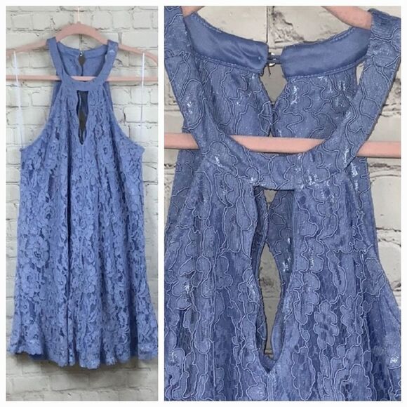 Francesca's Oxford Blue Scalloped Halter Lace Mini Shift Dress M 6/8 Graduation - Picture 2 of 8